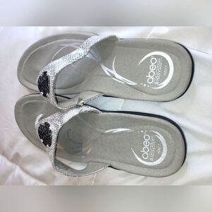 Abeo Beauty Sandals,  Women's sz 11, silver.